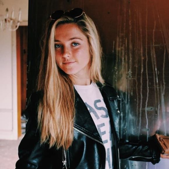 Meet your Posher, Sarah - Picture 1 of 1